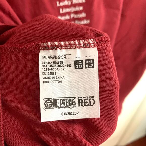 Uniqlo x One Piece Red Haired Pirates Graphic T-shirt in Red Unisex S - Picture 8 of 9